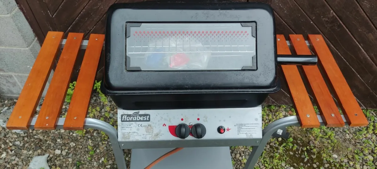Gas barbecue - Image 1