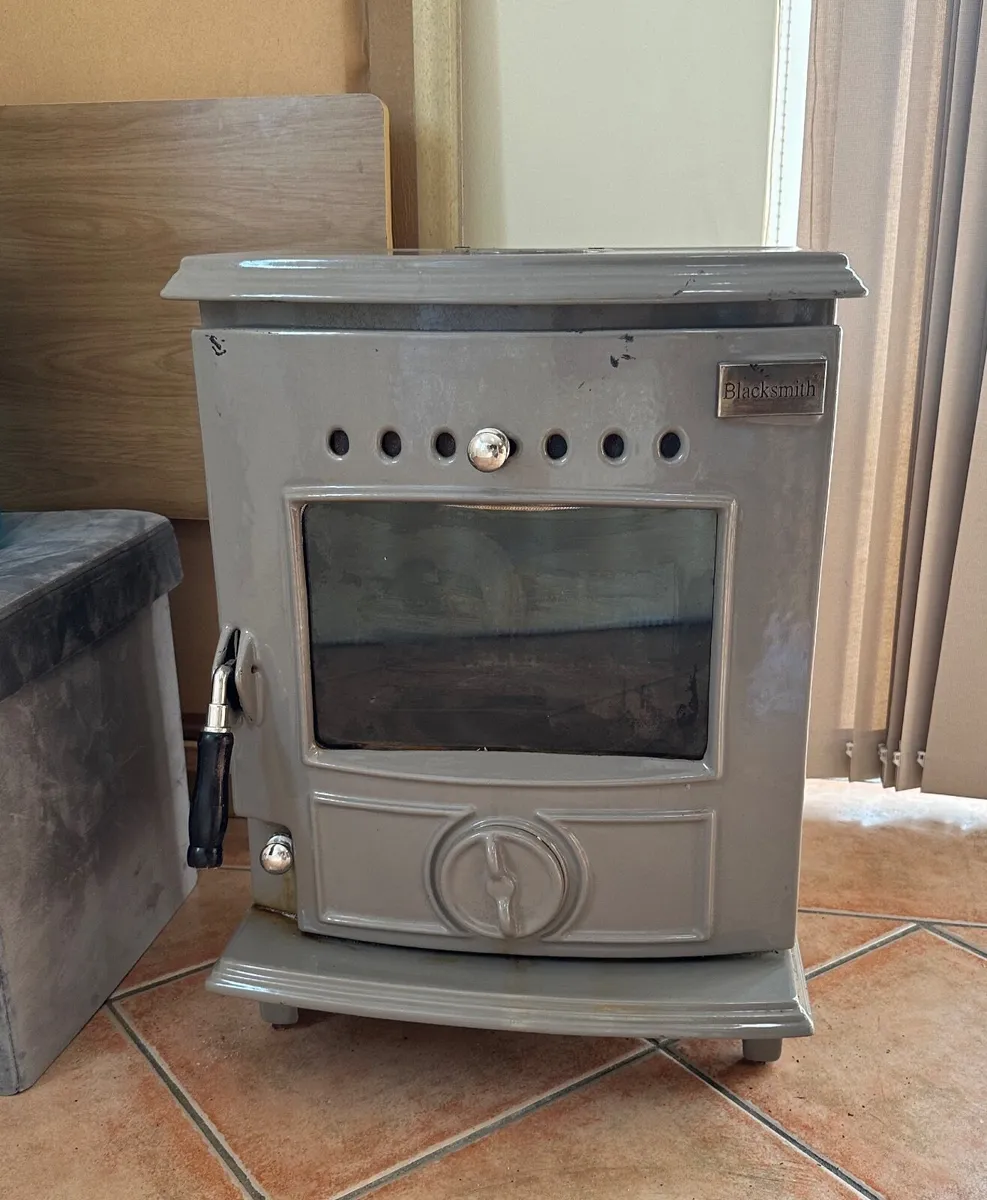 Blacksmith Enamel Stove - Image 1