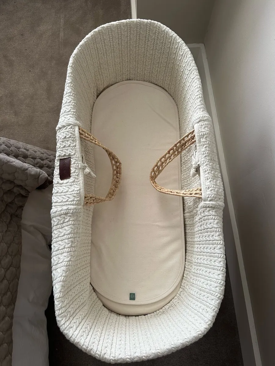 Little Green Sheep Moses Basket, mattress & rocker - Image 4