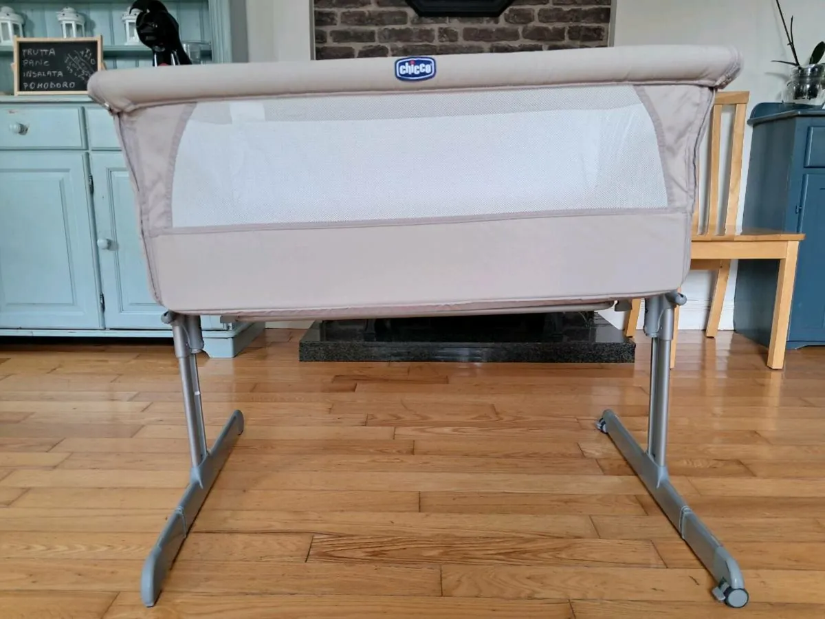 Baby cot + high chair - Image 1