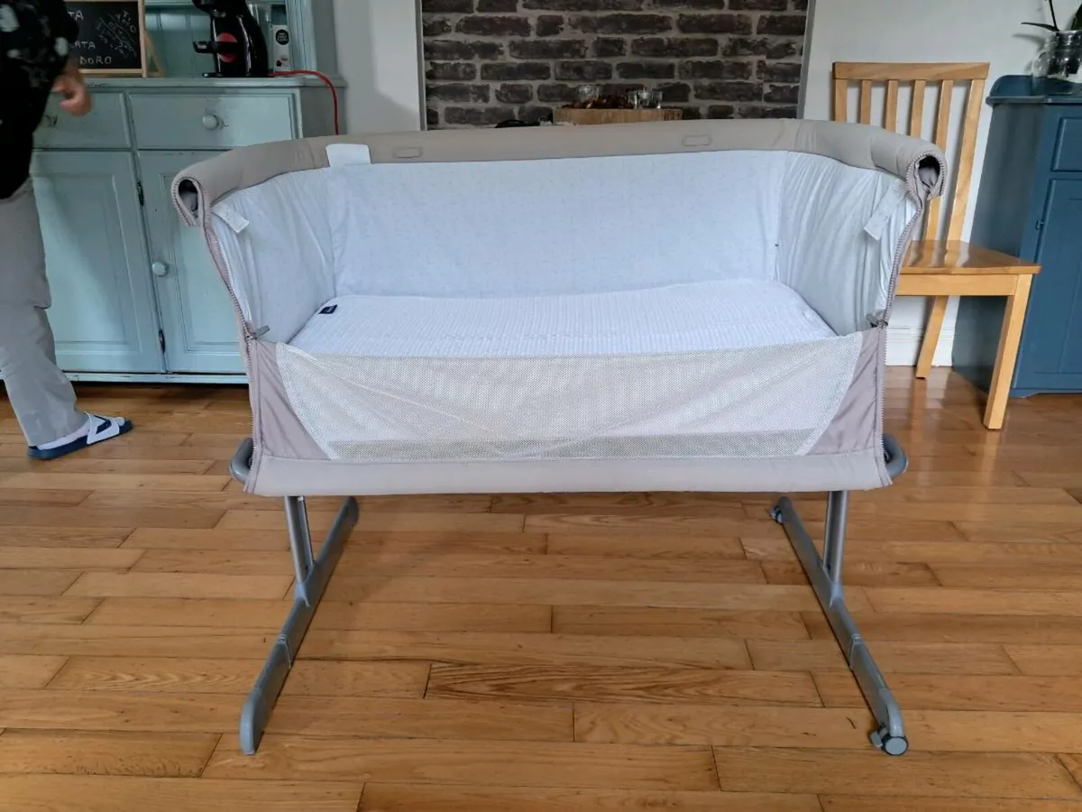 Baby cot + high chair - Image 2