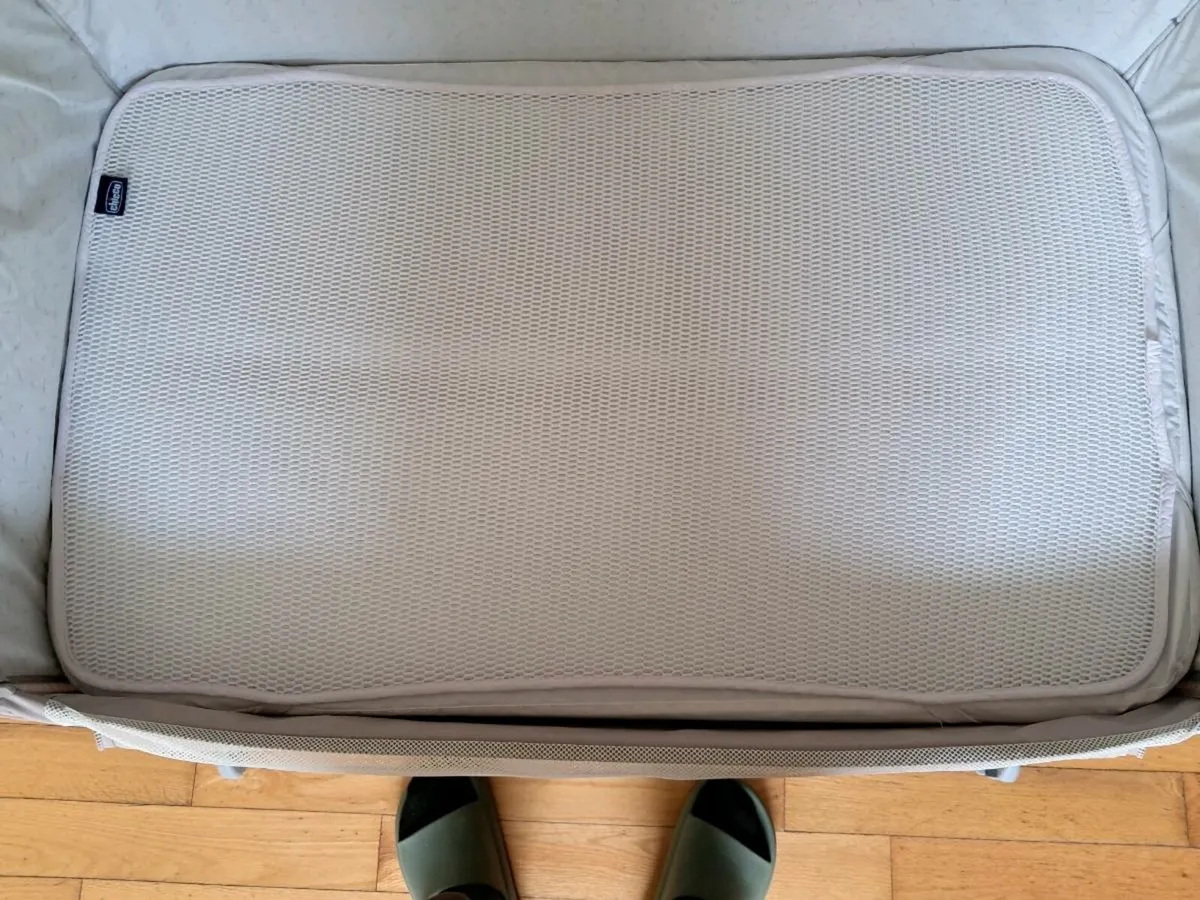 Baby cot + high chair - Image 3