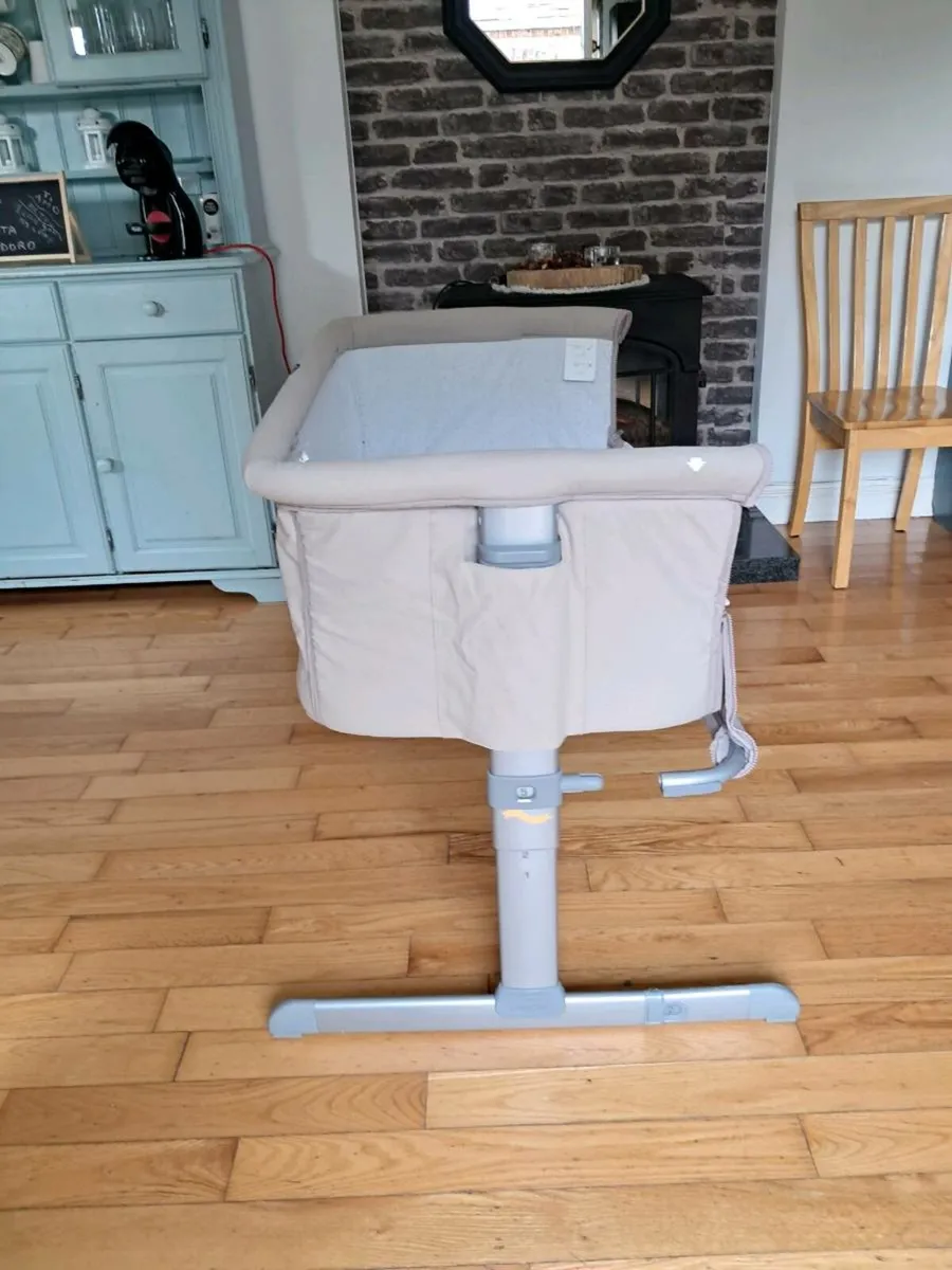Baby cot + high chair - Image 4