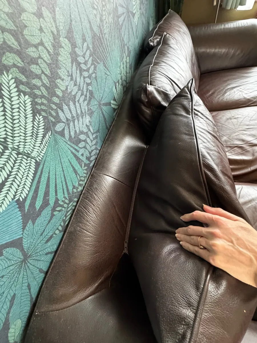 Leather couch - Image 4