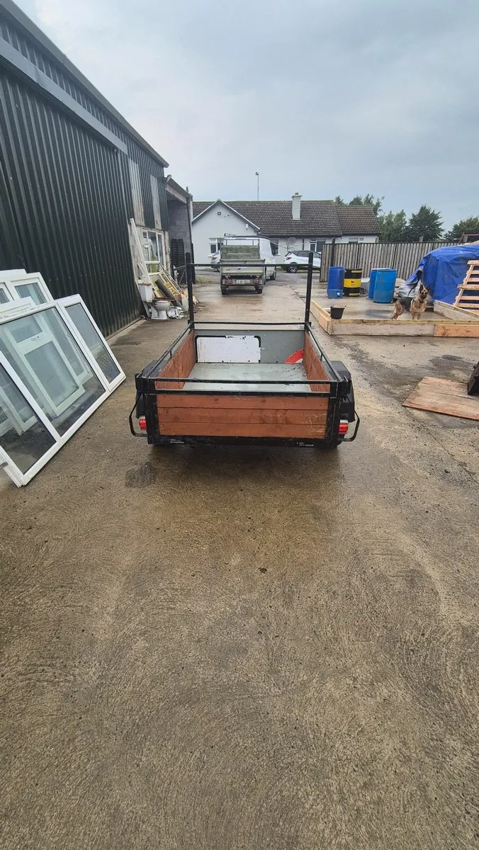 Trailer - Image 1