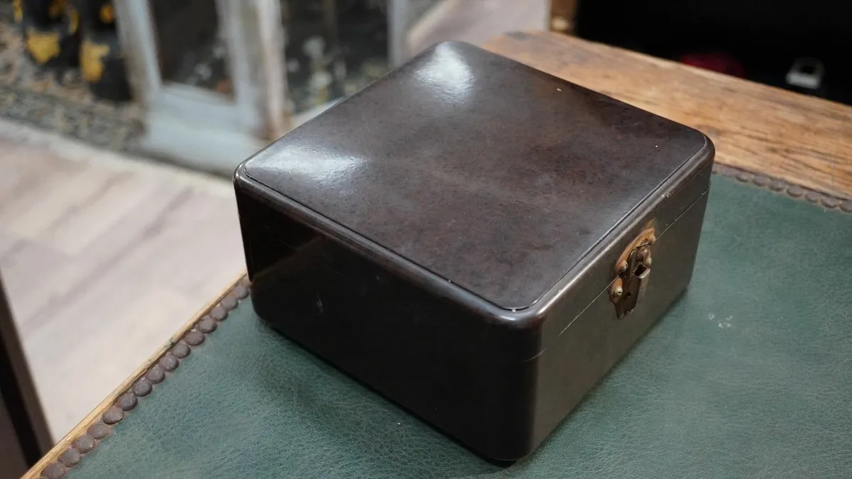Vintage Bakelite Storage Box - Image 2