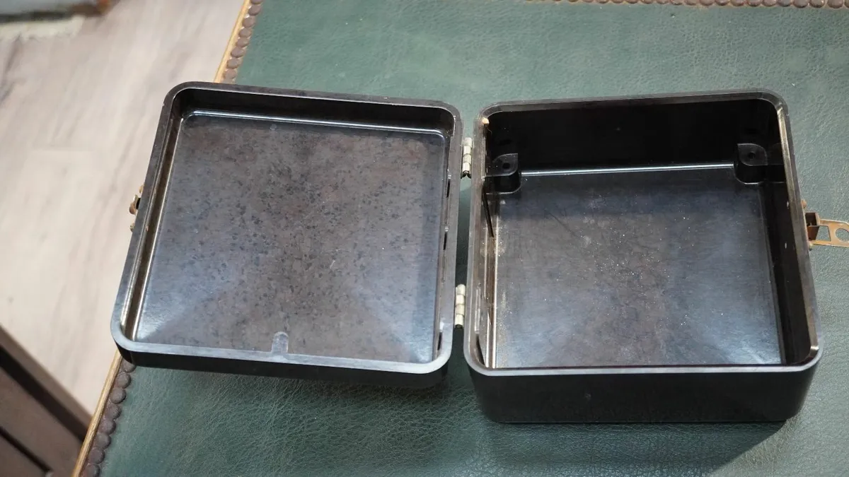 Vintage Bakelite Storage Box - Image 3