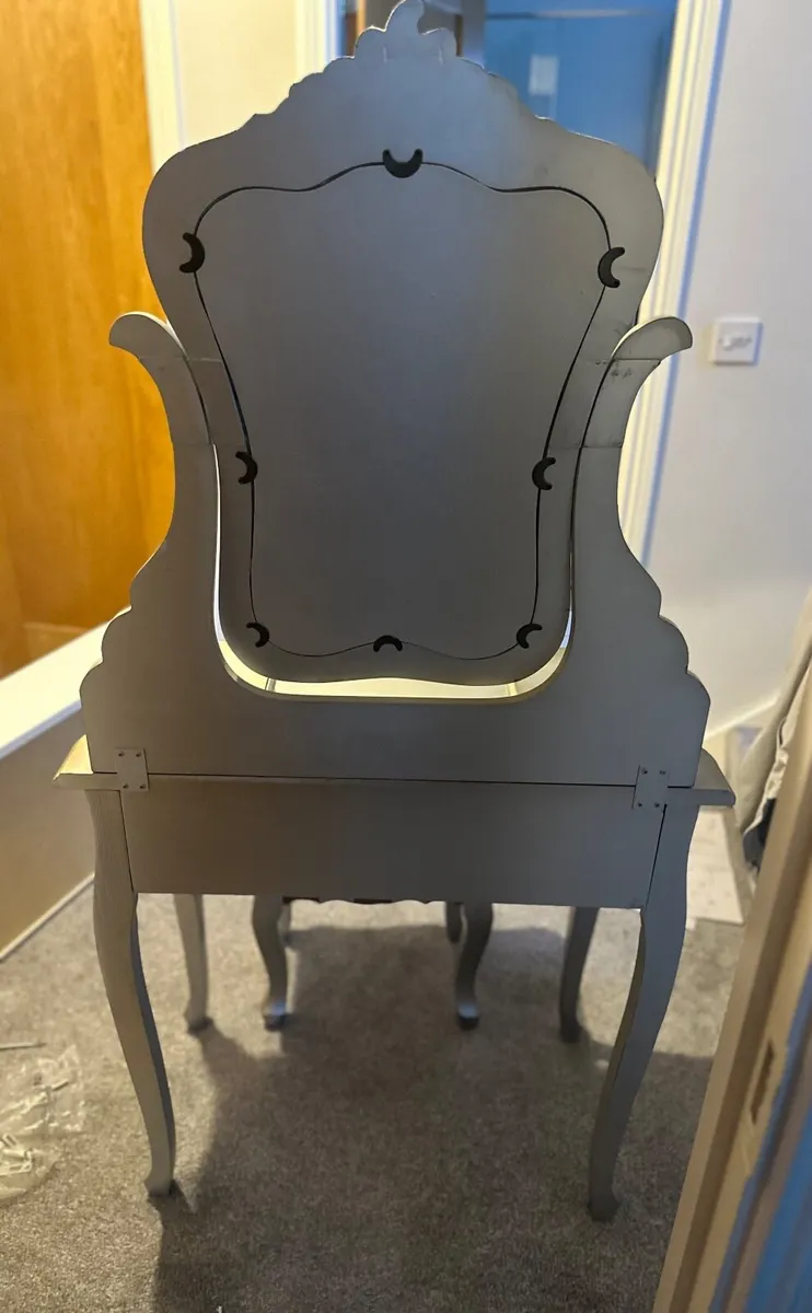 Dressing table with stool - Image 2