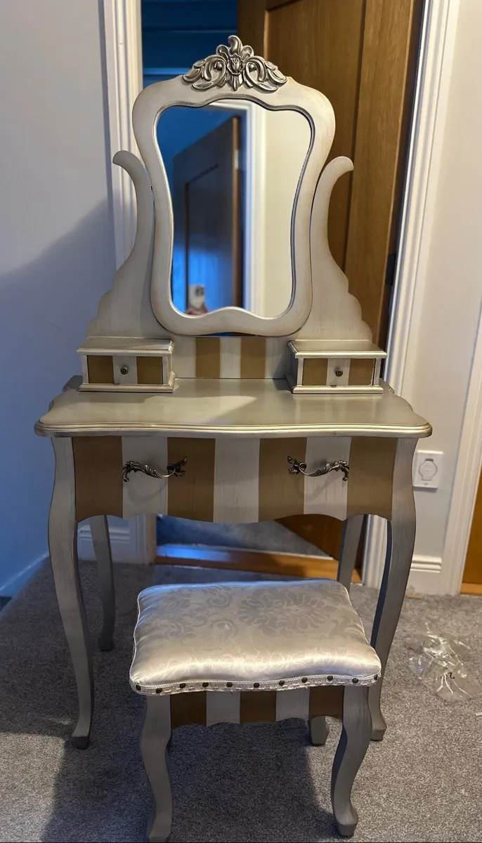 Dressing table with stool - Image 3