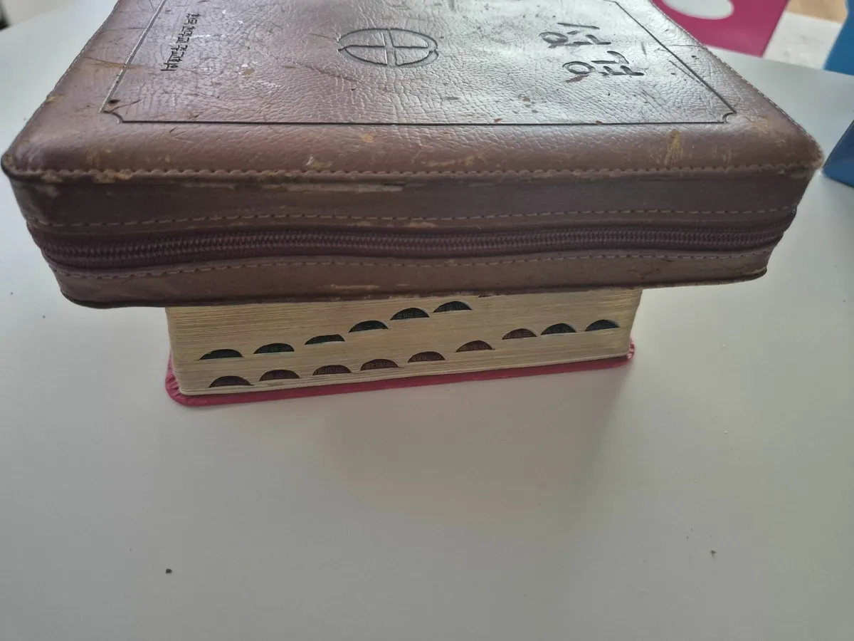 2 Korean catolic bibles - Image 3
