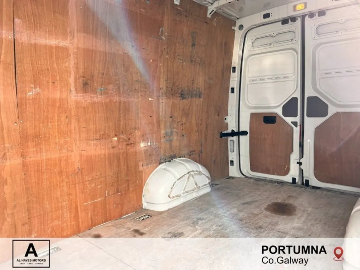 Volkswagen Crafter 2020 30 MWB 2.0tdi 6speed 140B - Image 4