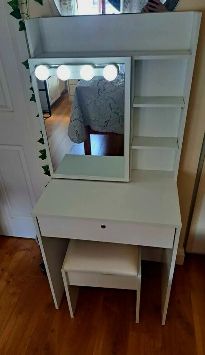 Vanity unit with lights and stool - Image 2