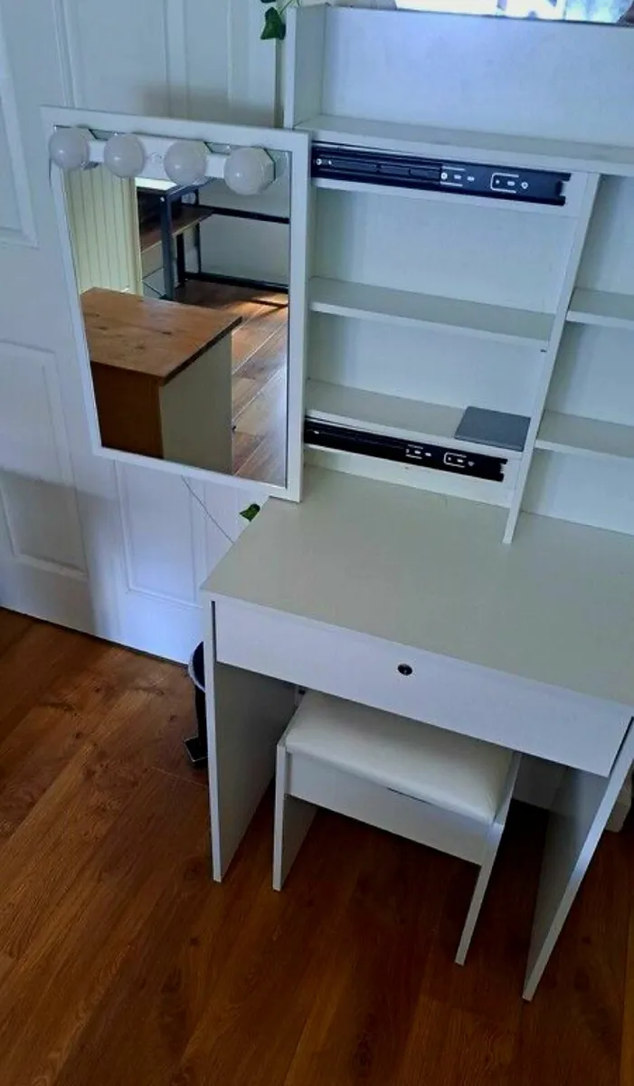 Vanity unit with lights and stool - Image 3