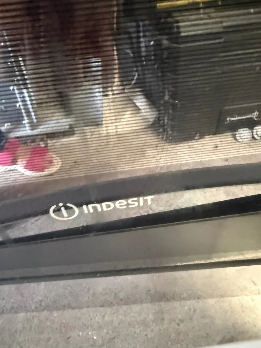 Indesit electric freestanding double cooker - Image 2