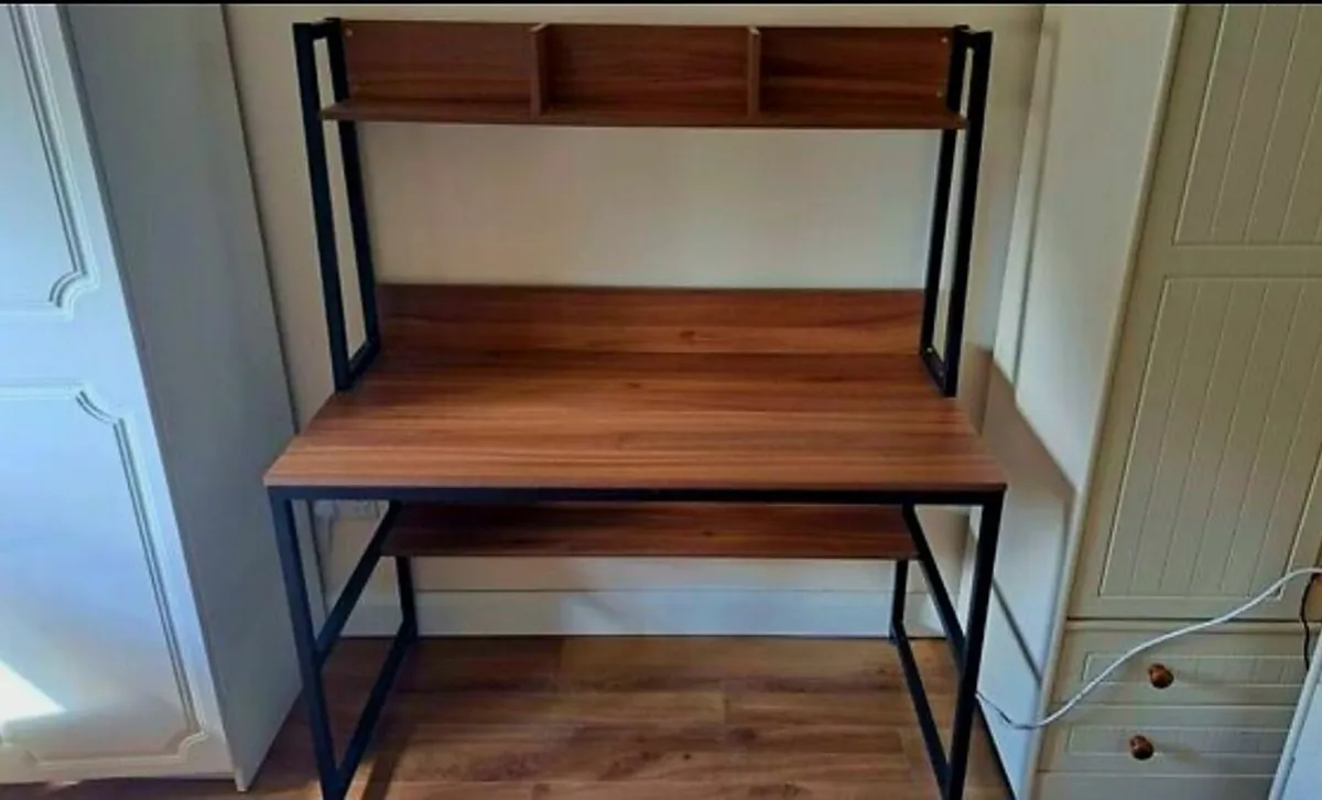 Desk/storage unit - Image 1