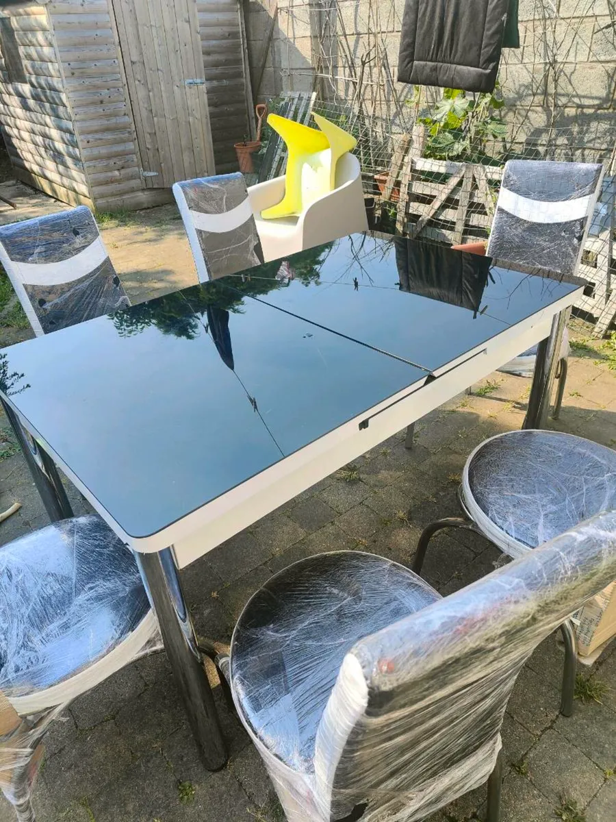 Dinner table with 6 chairs - Image 2