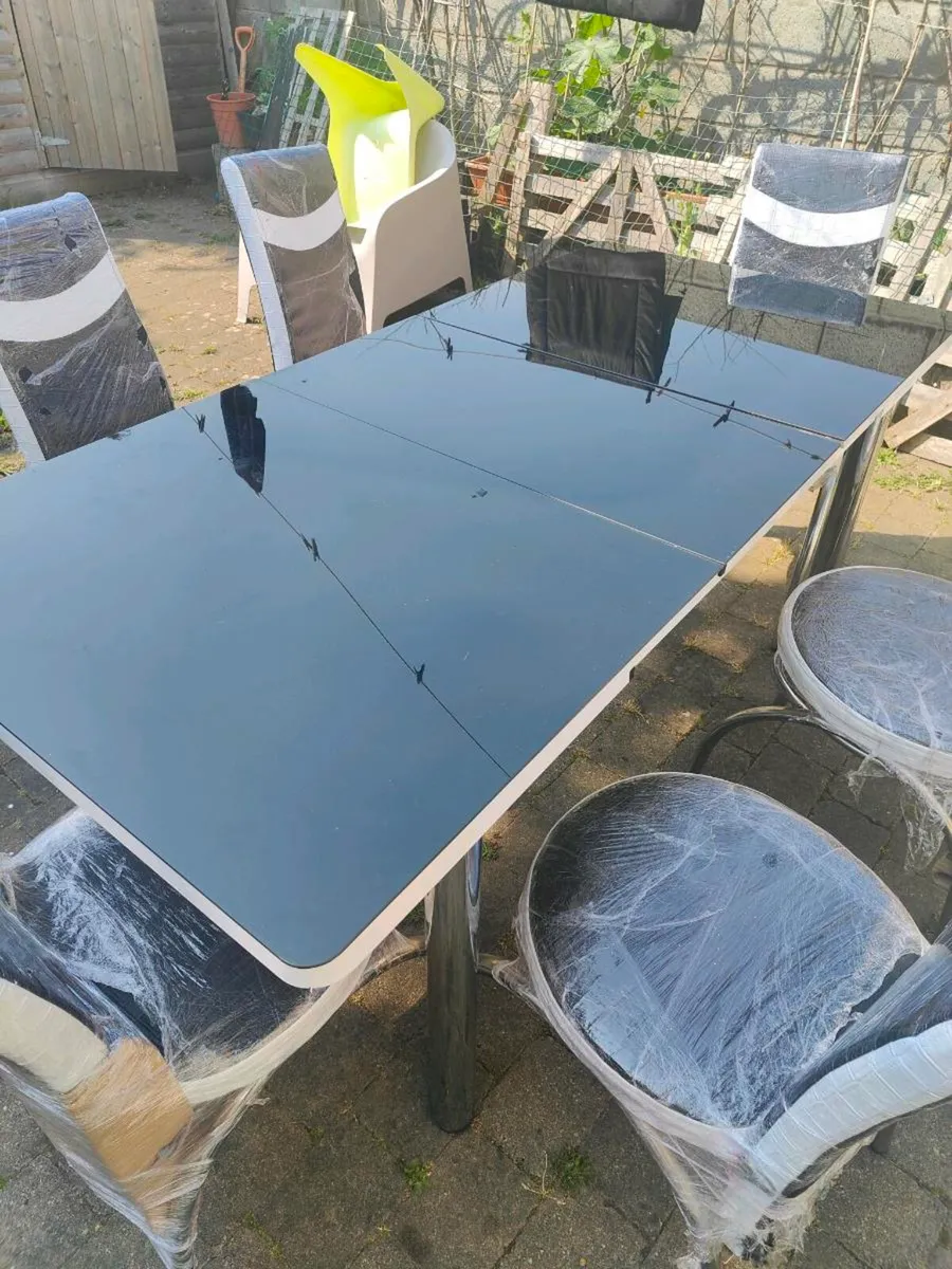 Dinner table with 6 chairs - Image 3