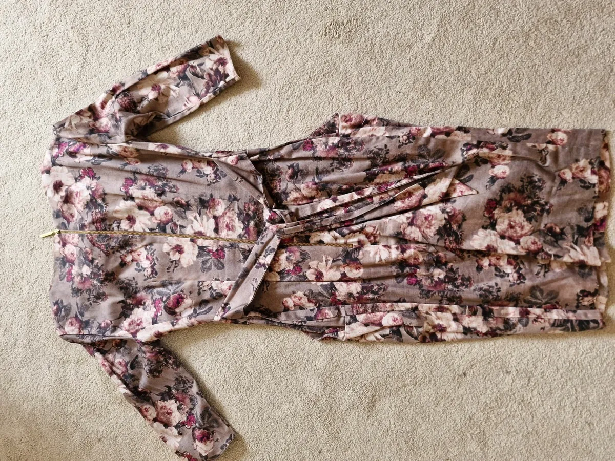 Closet dress size 8 - Image 3