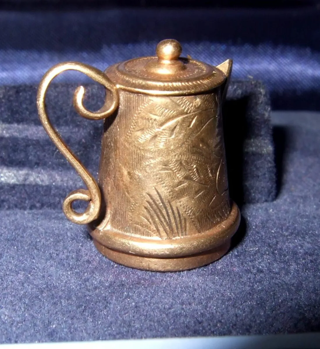 Vintage 9ct Gold Large Coffee Pot Pendant/Charm - Image 3