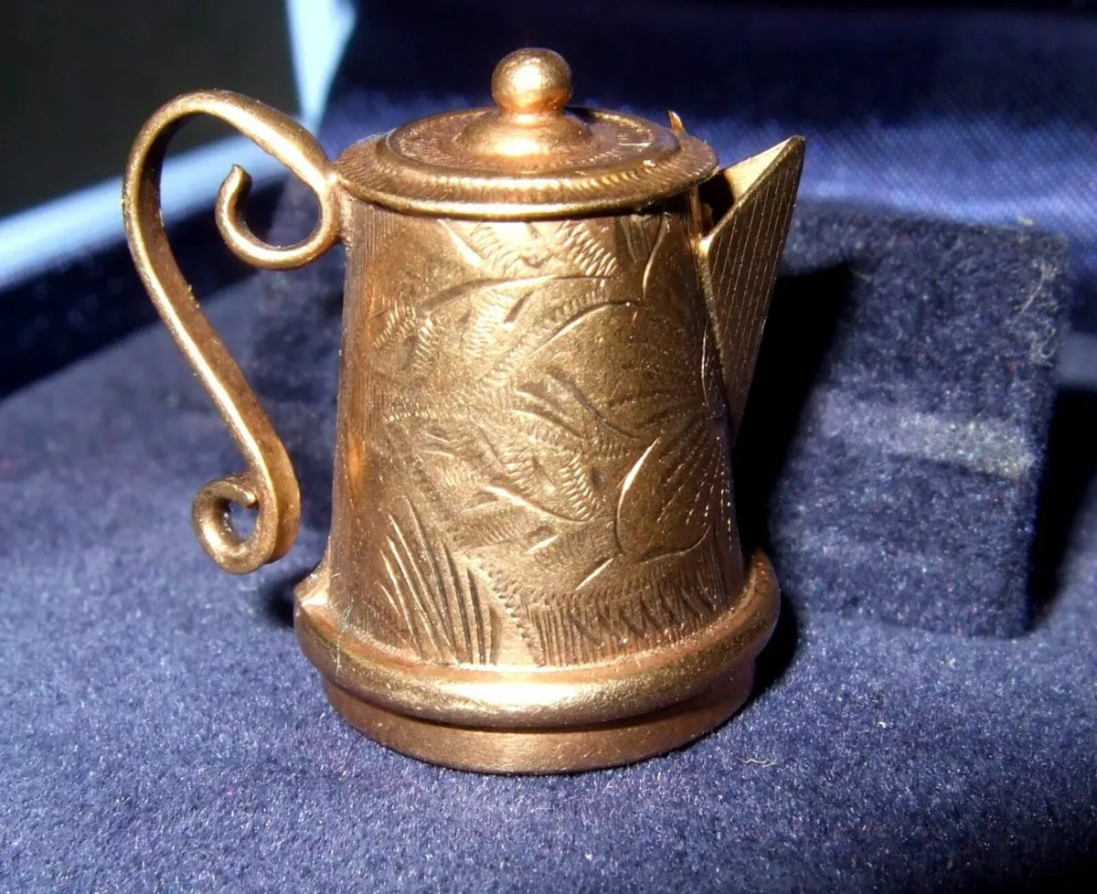 Vintage 9ct Gold Large Coffee Pot Pendant/Charm - Image 1