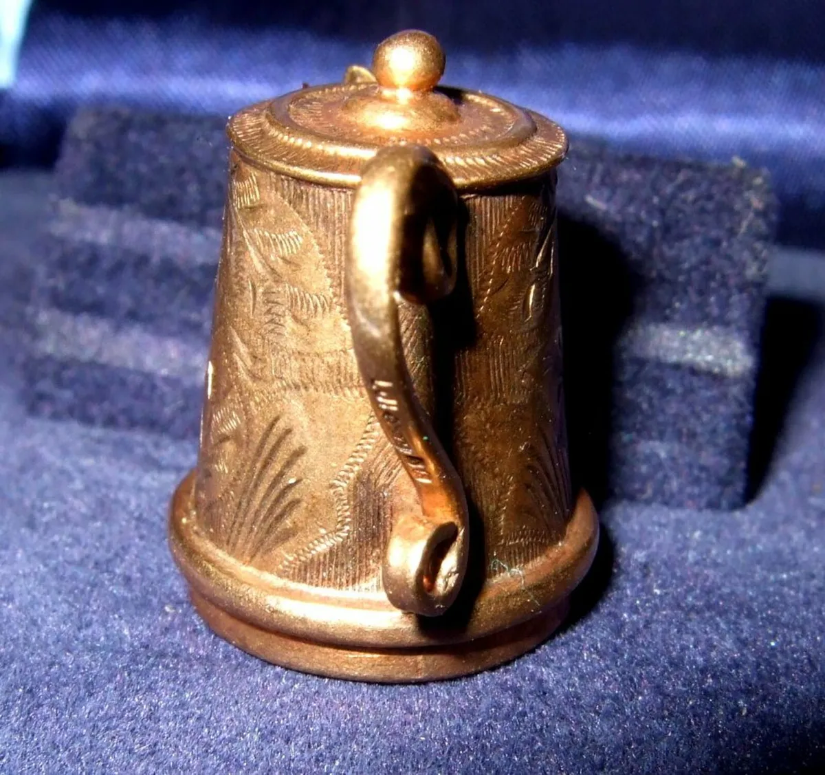 Vintage 9ct Gold Large Coffee Pot Pendant/Charm - Image 4