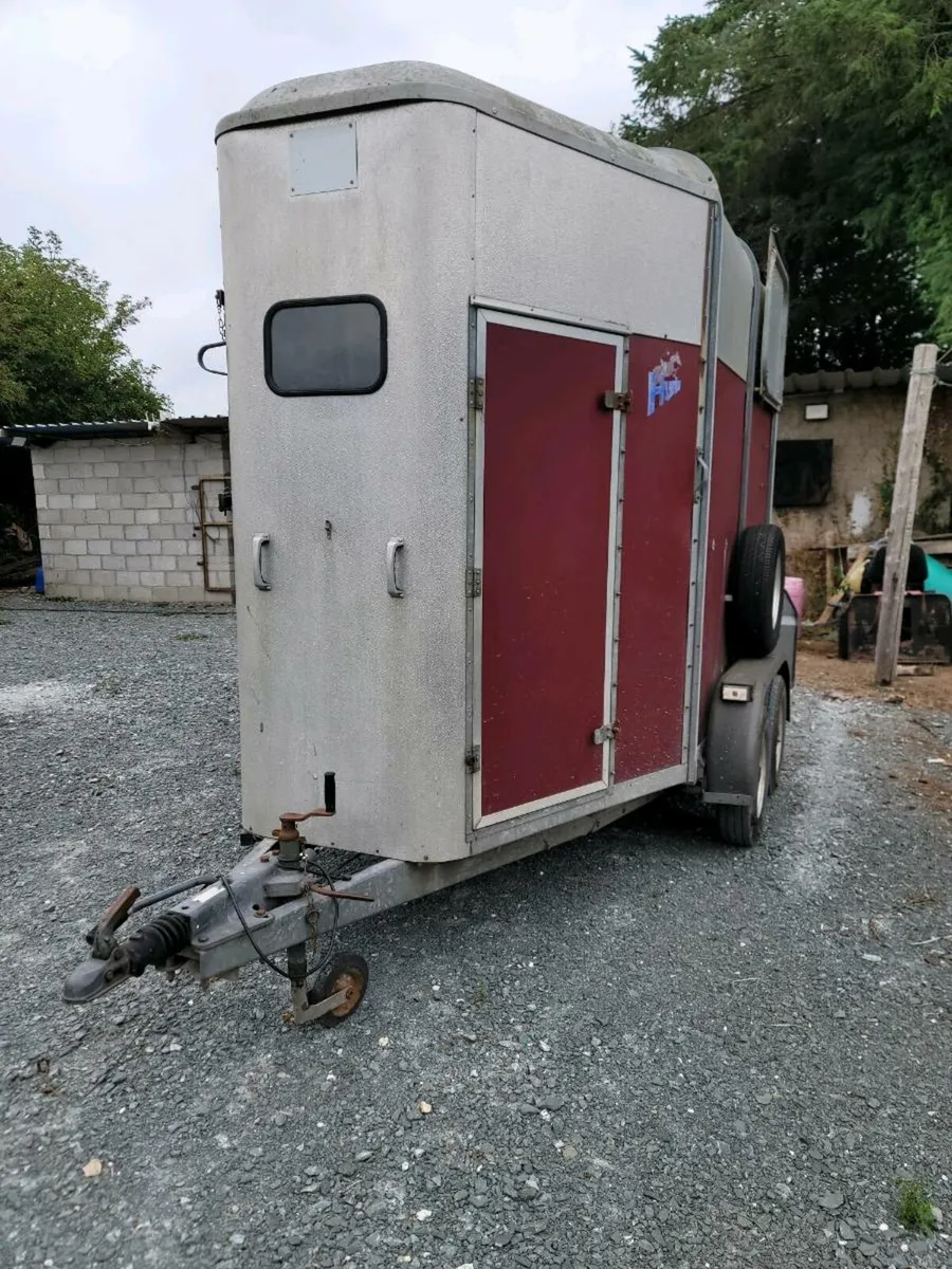 Horse box - Image 1