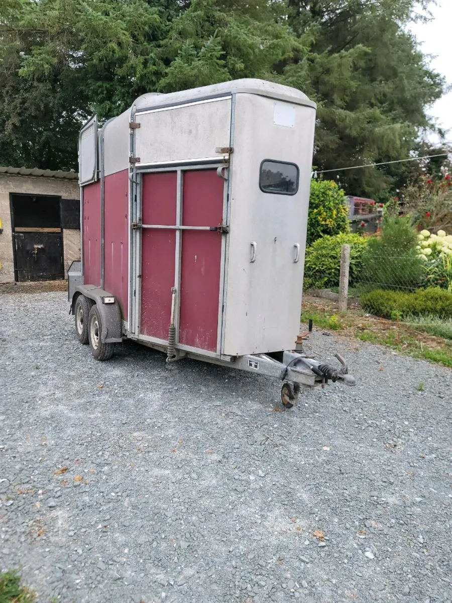 Horse box - Image 2
