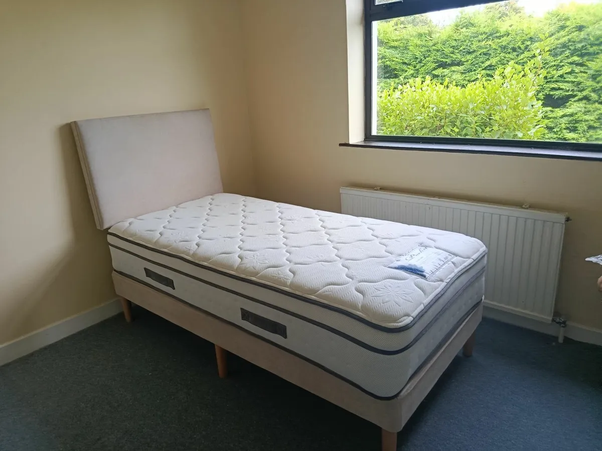 Single bed - Image 1