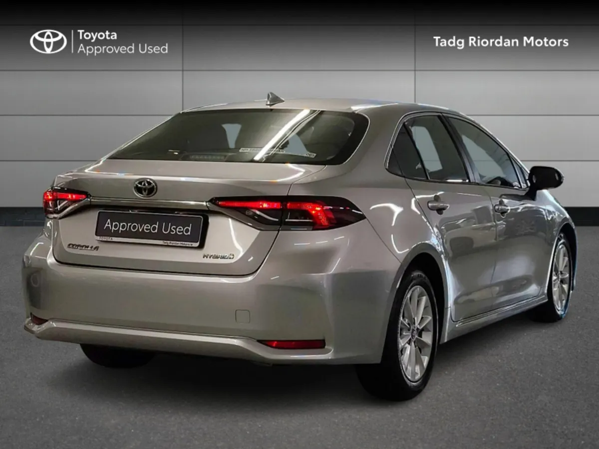 Toyota Corolla HYBRID LUNA - Image 2