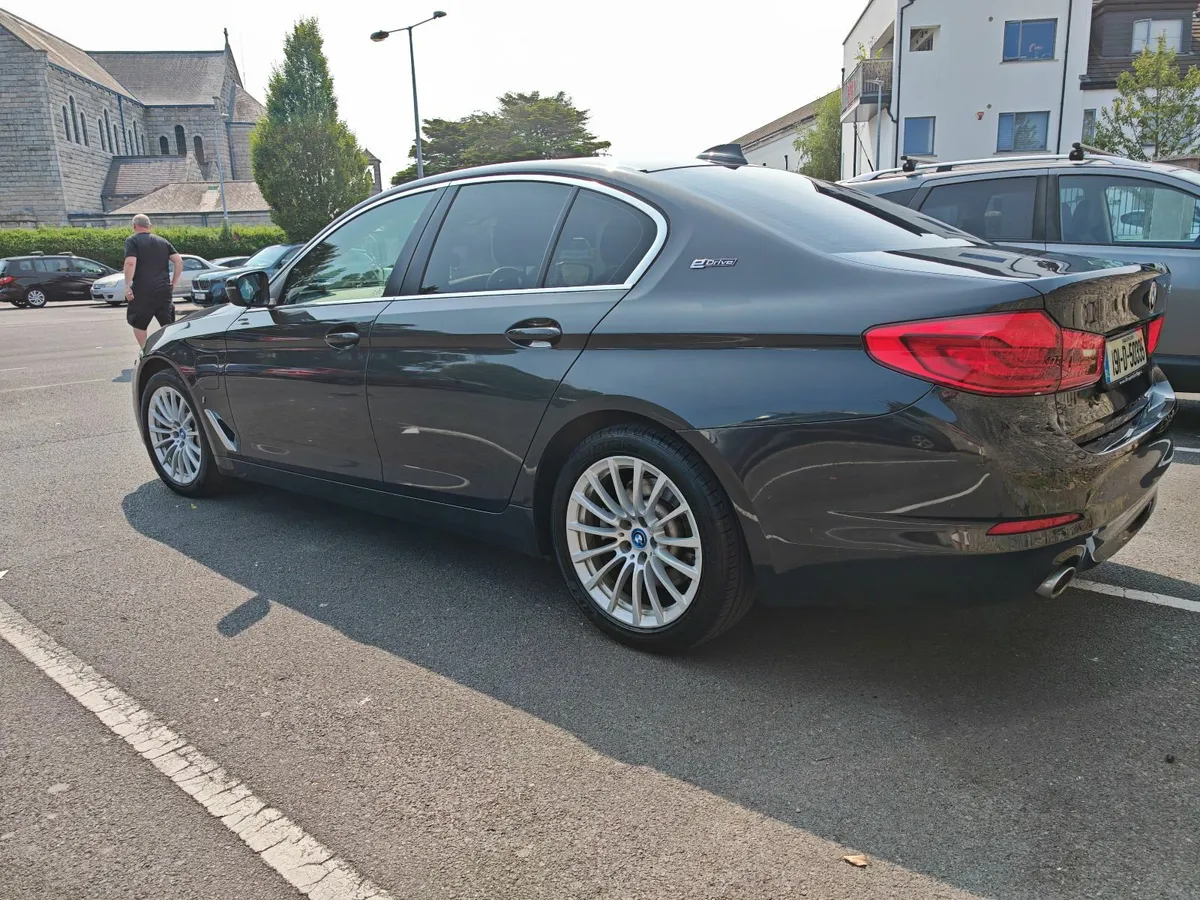 BMW 5-Series 2019 - Image 2