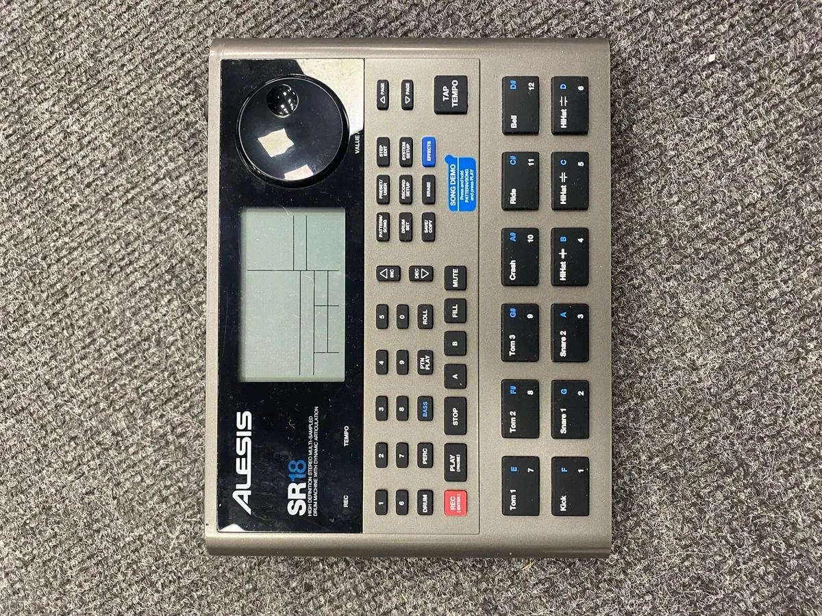 Alesis SR18 Drum Machine - Image 2