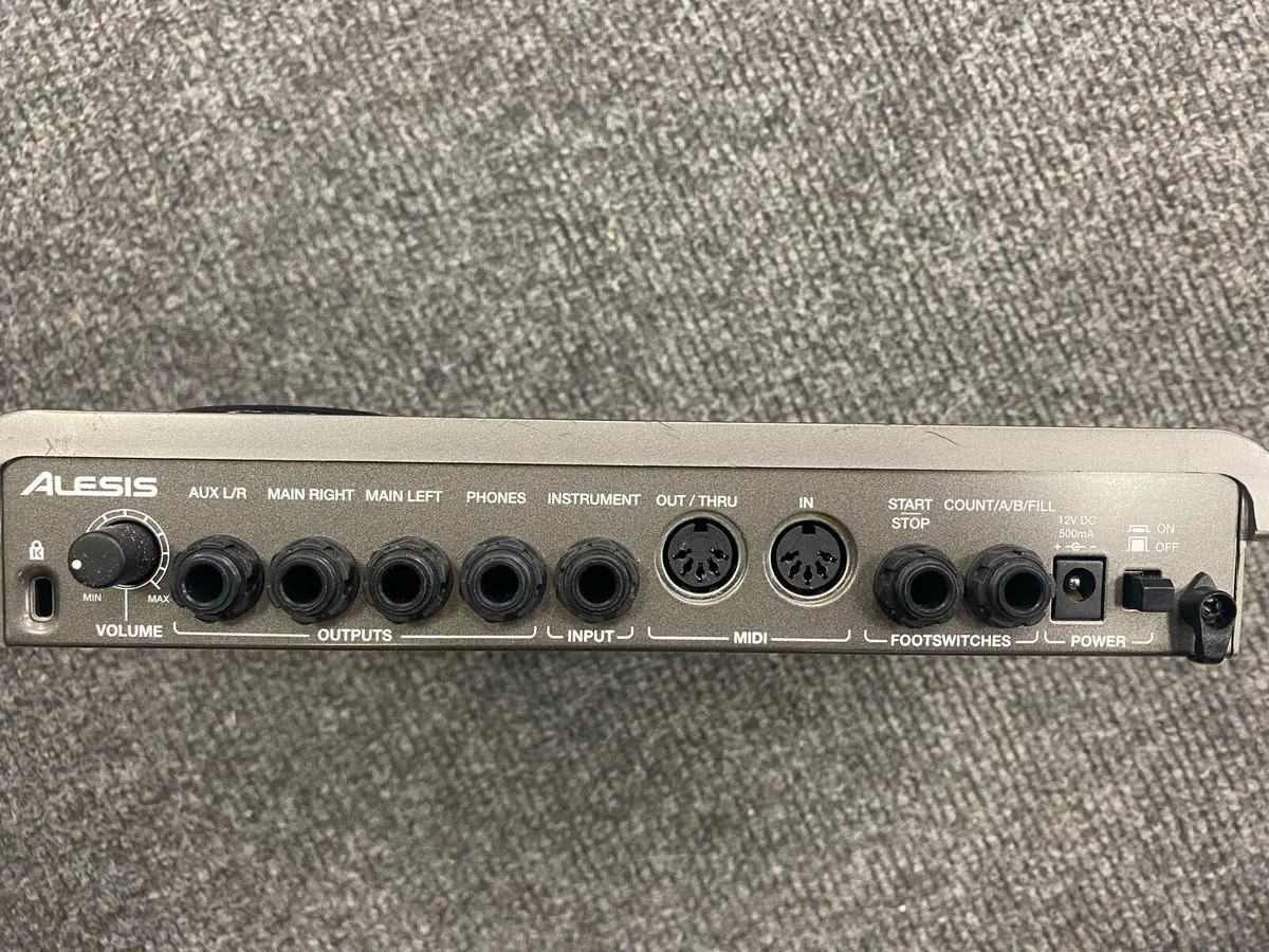Alesis SR18 Drum Machine - Image 3