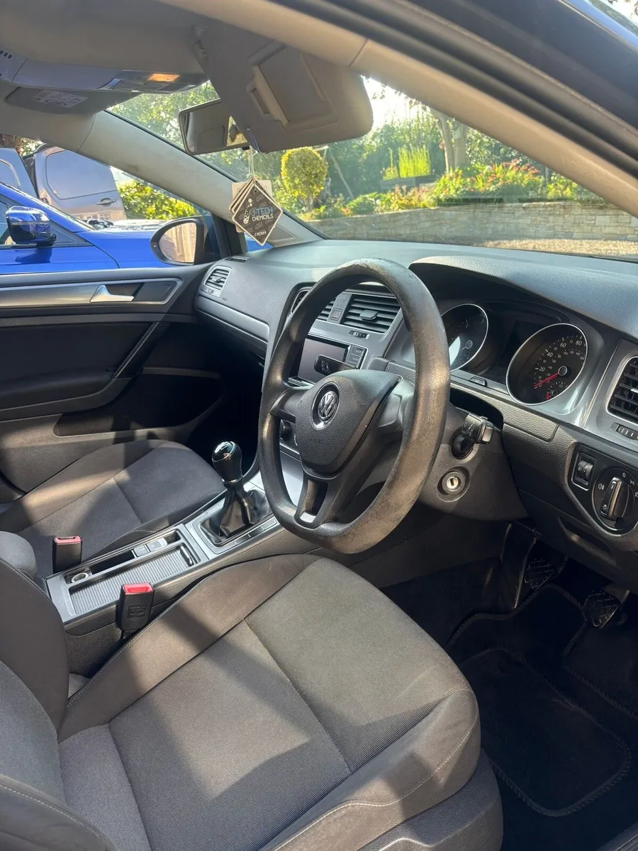 Volkswagen Golf 1.6 tdi blue motion - Image 3