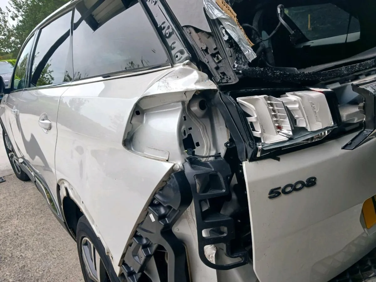 Peugeot 5008 - Image 1