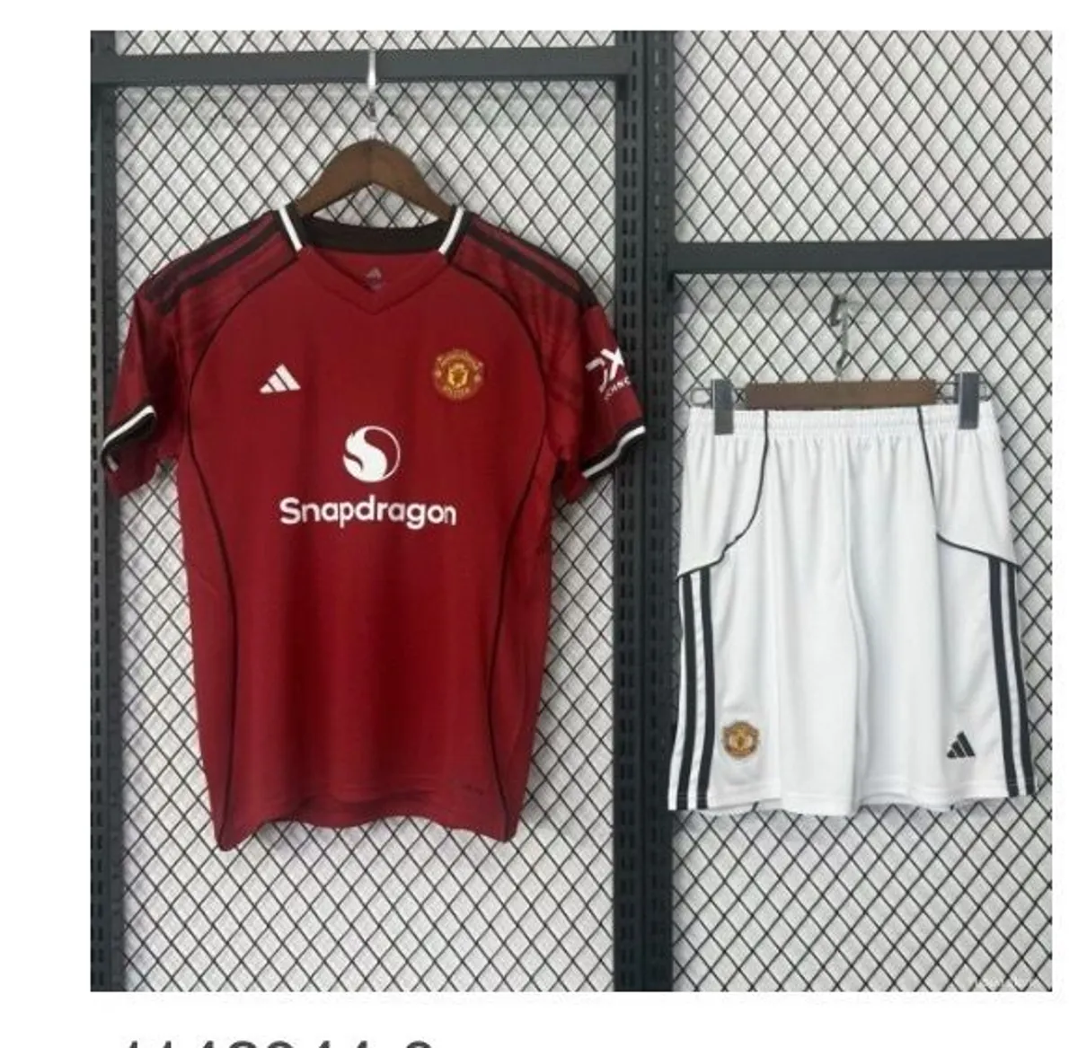 Manchester United 2925/26 adults and kids - Image 1
