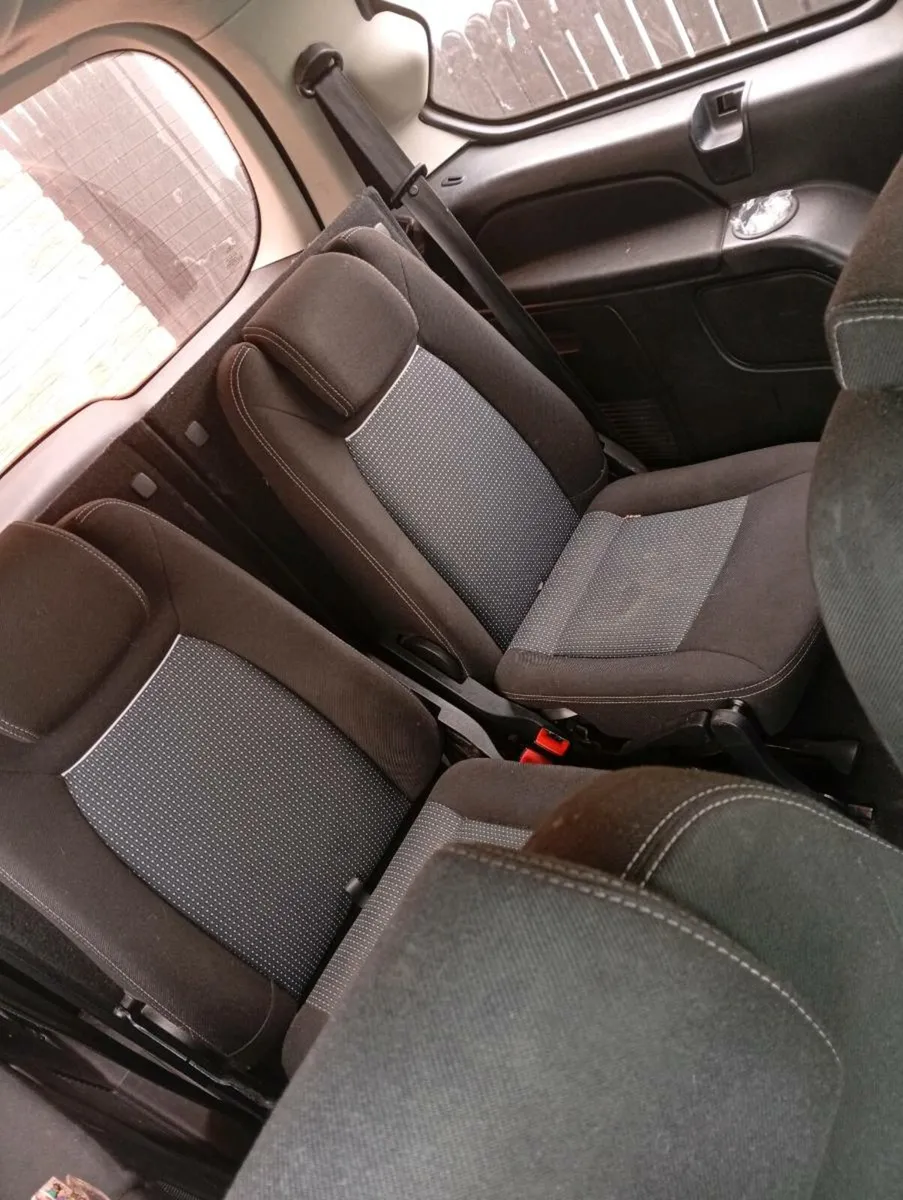 Ford Galaxy - Image 4