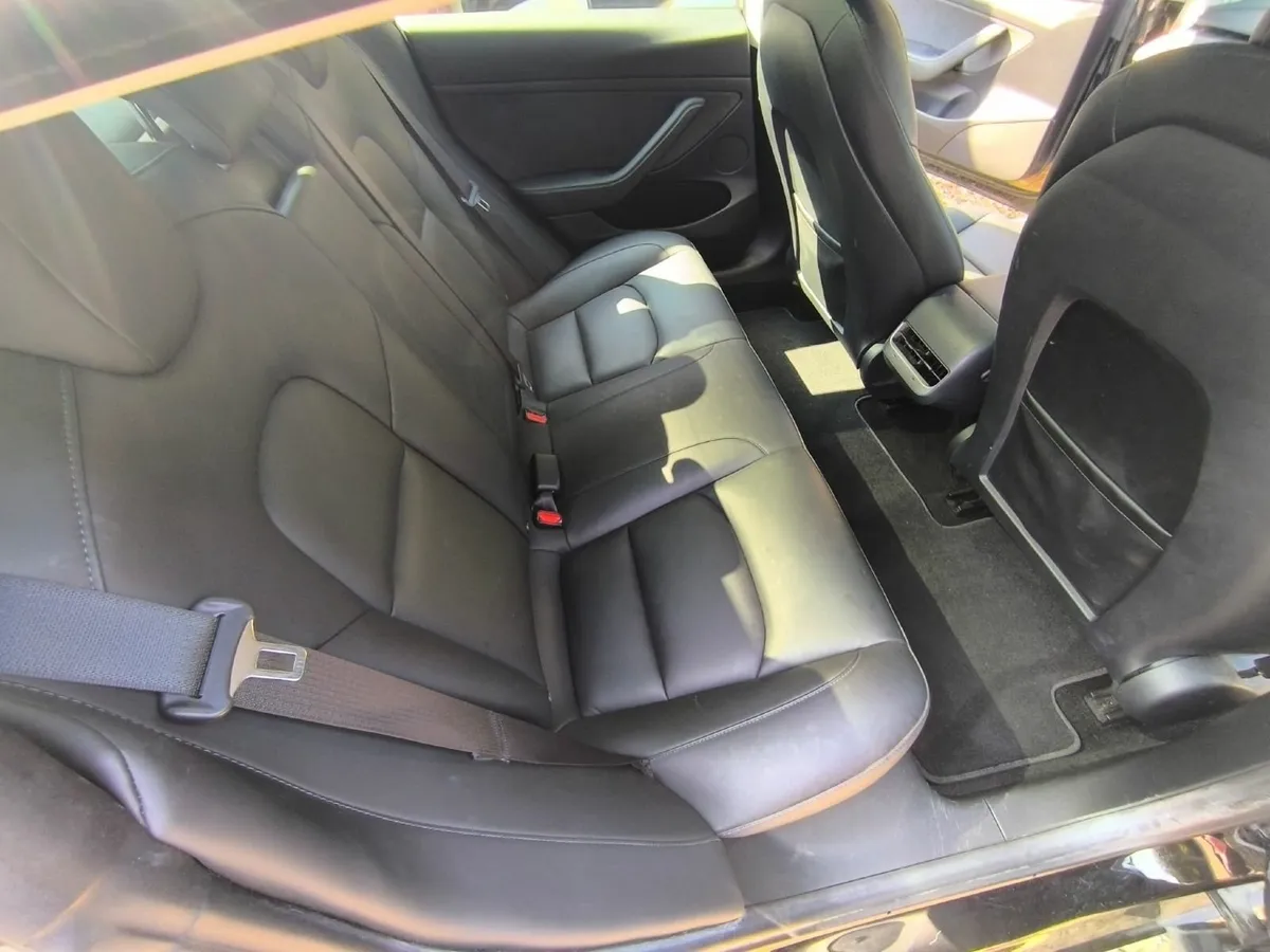 Tesla Model 3 2021 - Image 4