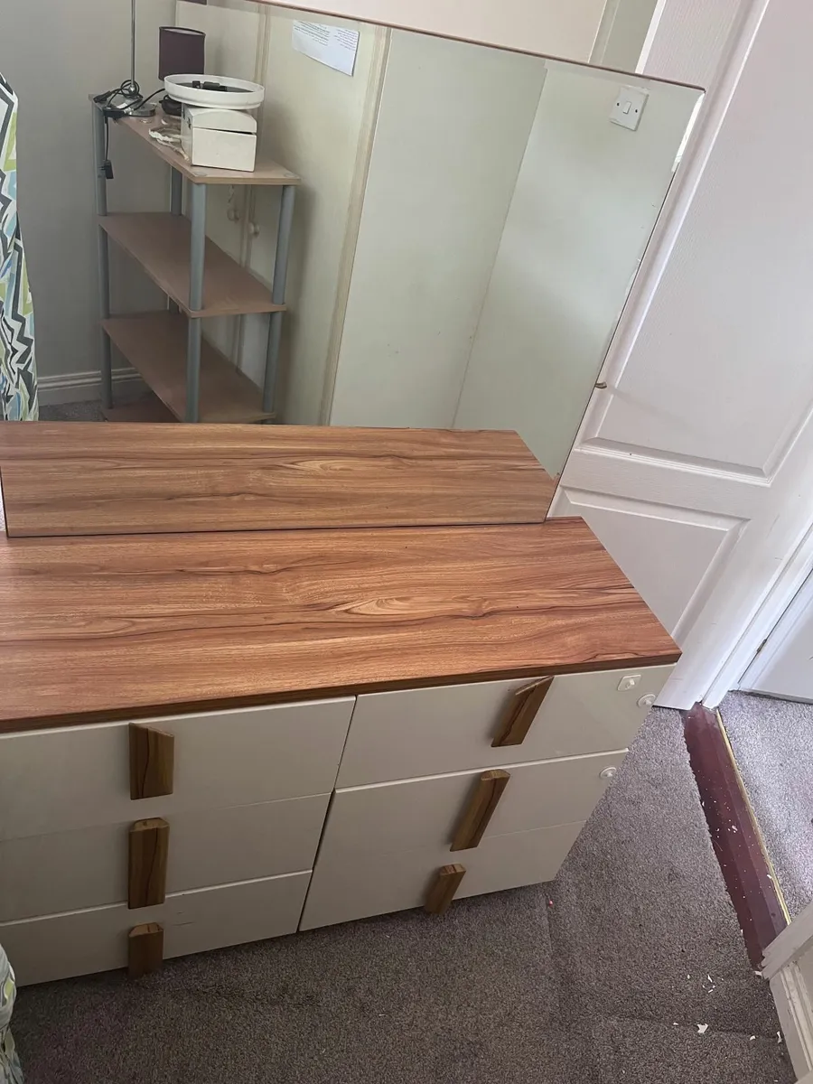 Drawers and mirror unit