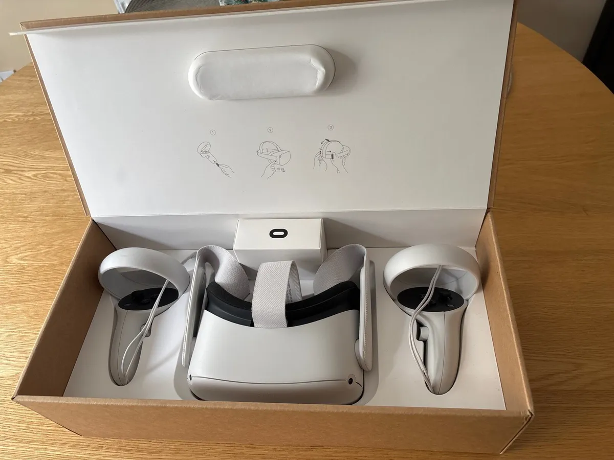 Oculus Quest 2 - Image 2