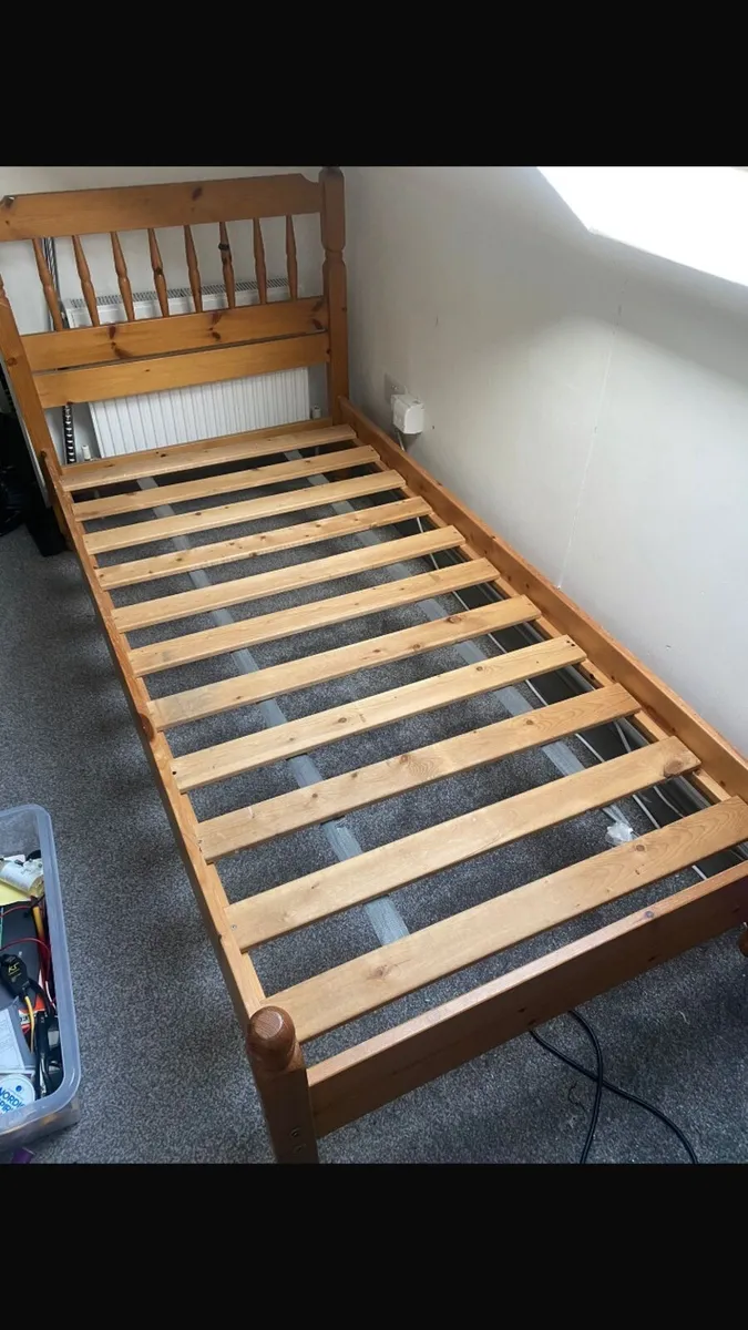 Single bed with mattress - Image 1