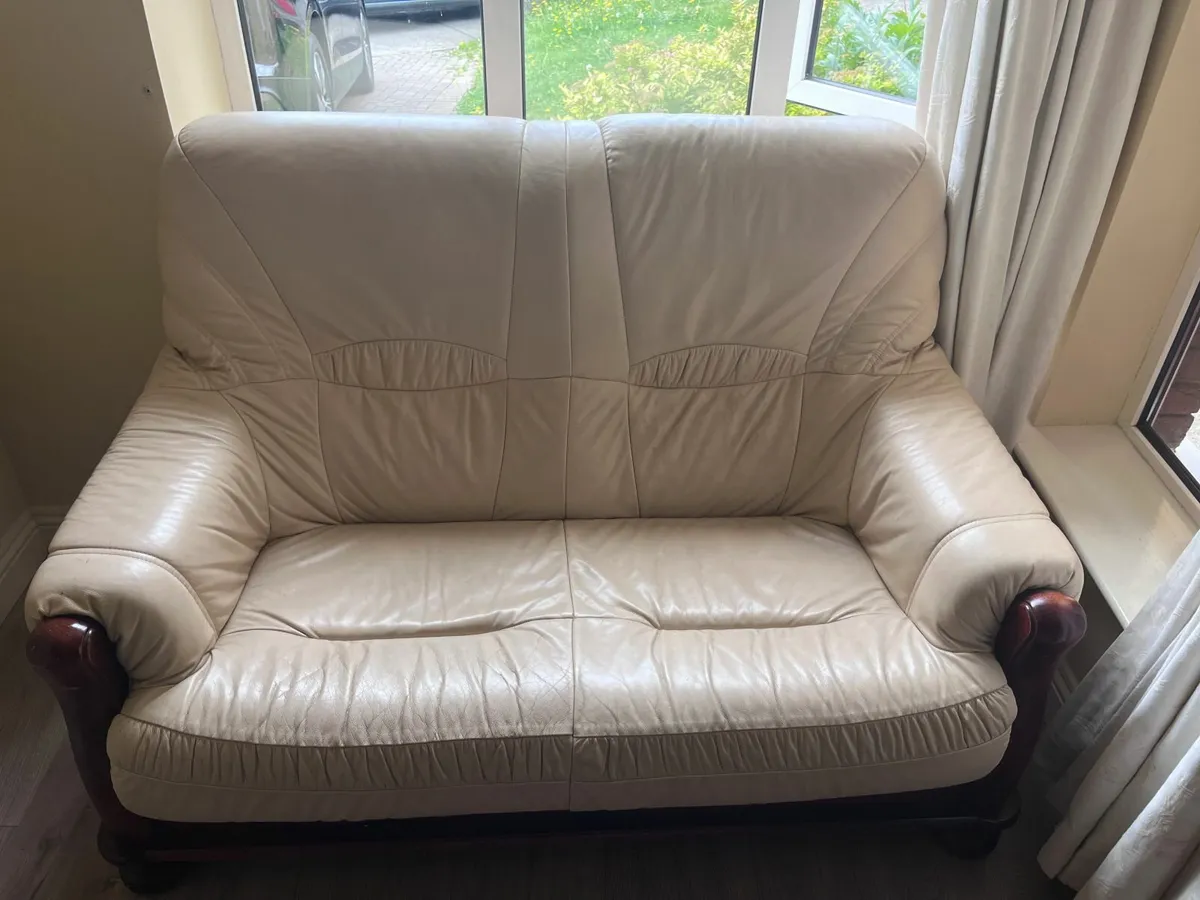Leather 3 piece suite must be gone by 20 Aug - Image 2