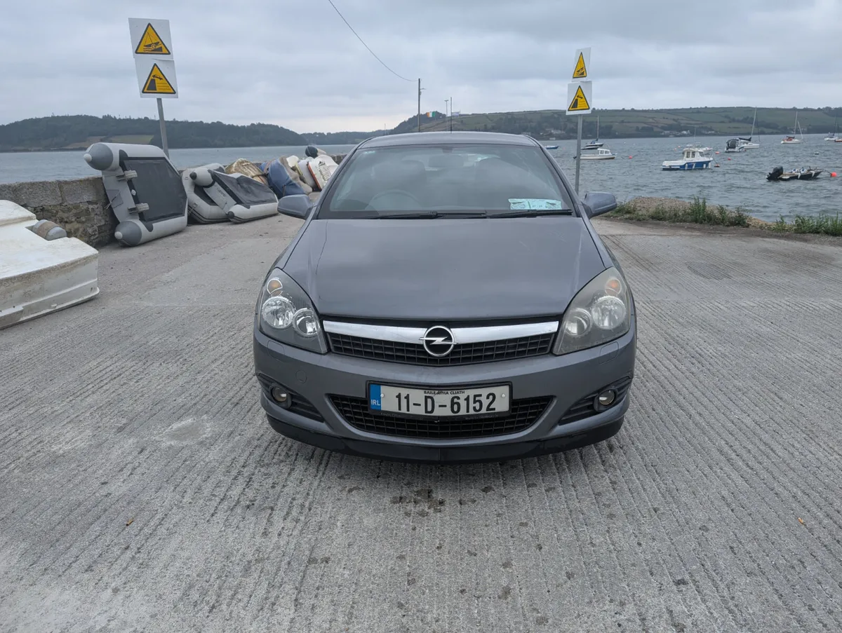 Opel Astra 1.4 GTC , 2011 - Image 2