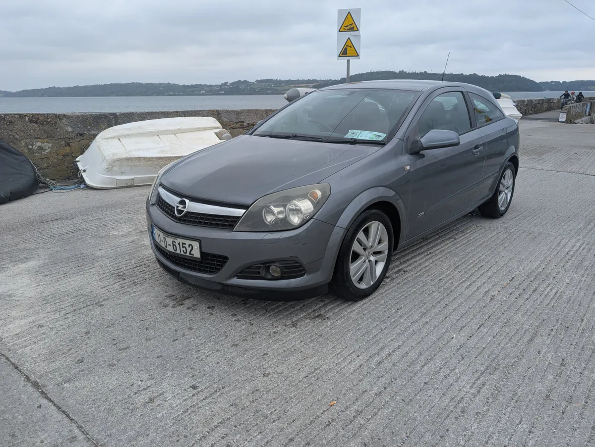 Opel Astra 1.4 GTC , 2011 - Image 3