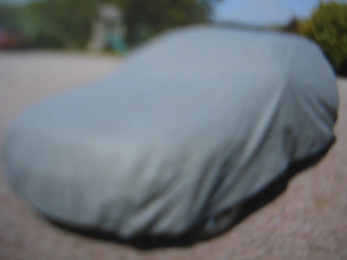 LARGE QUALITY BREATHABLE  OUTDOOR CAR COVER. - Image 1