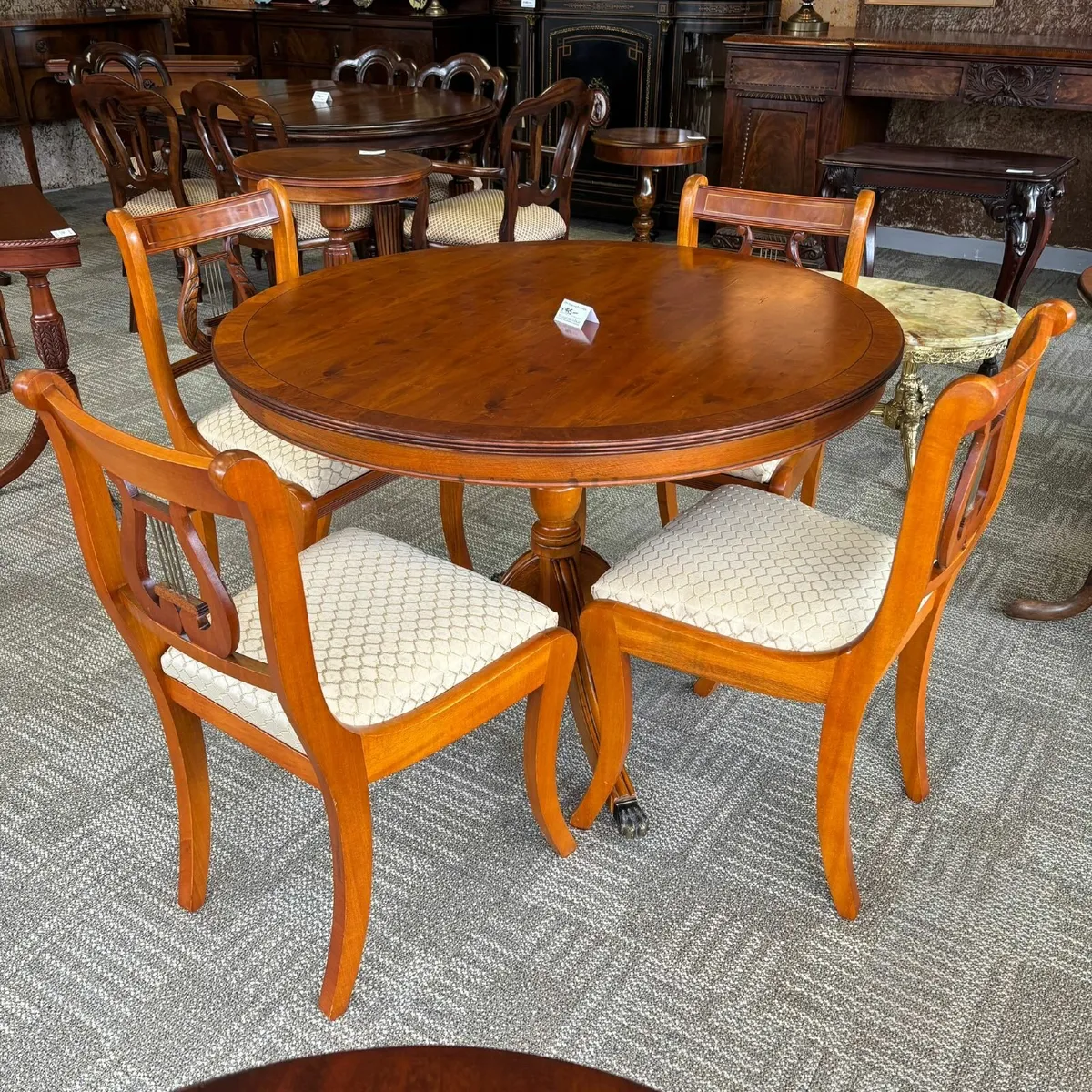 Beautiful yew round dining table & 4 chairs. This