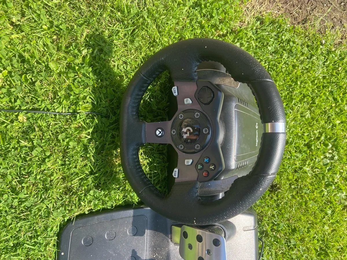 Logitech steering wheel - Image 1