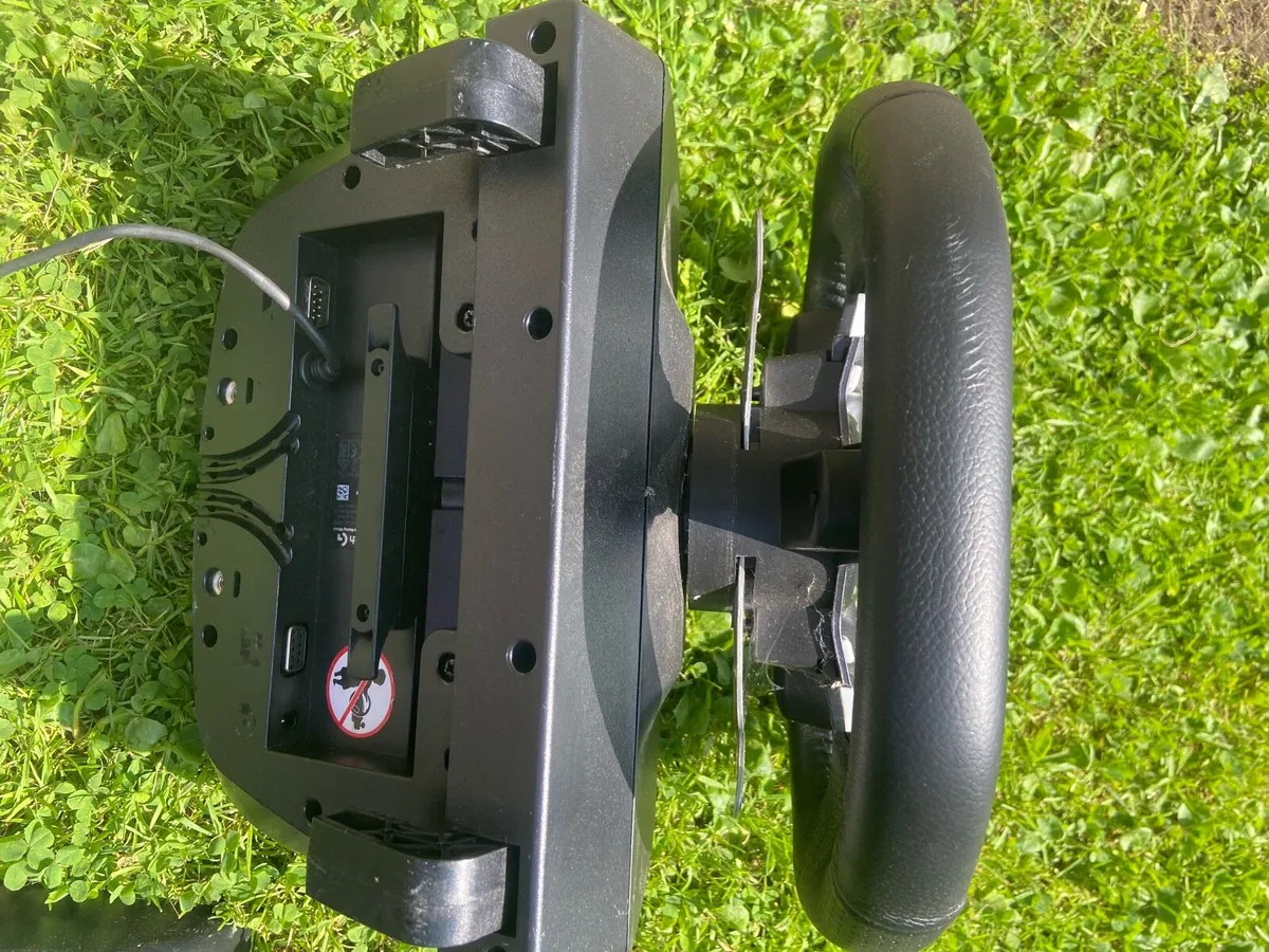 Logitech steering wheel - Image 3