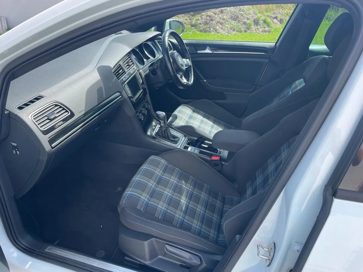 VW GOLF - Image 4