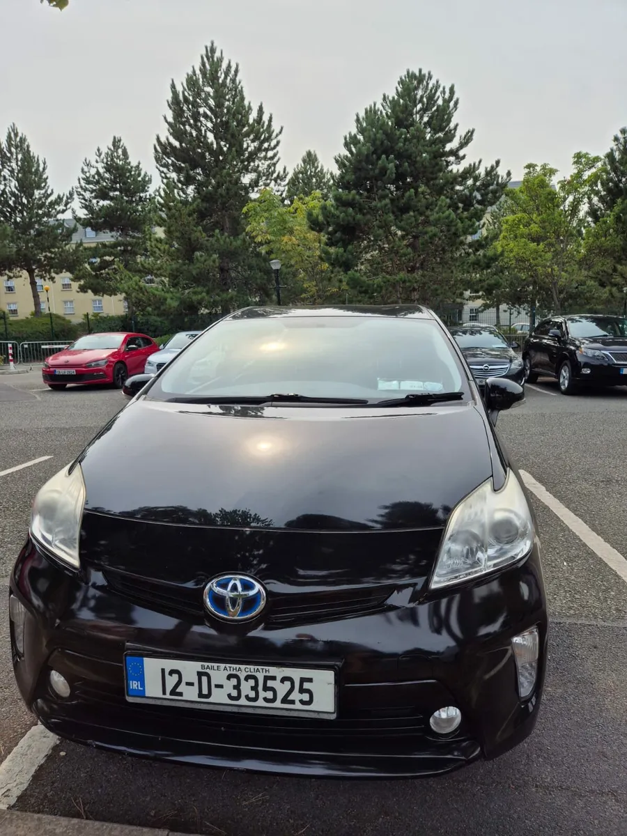 Toyota Prius Premium - Image 2