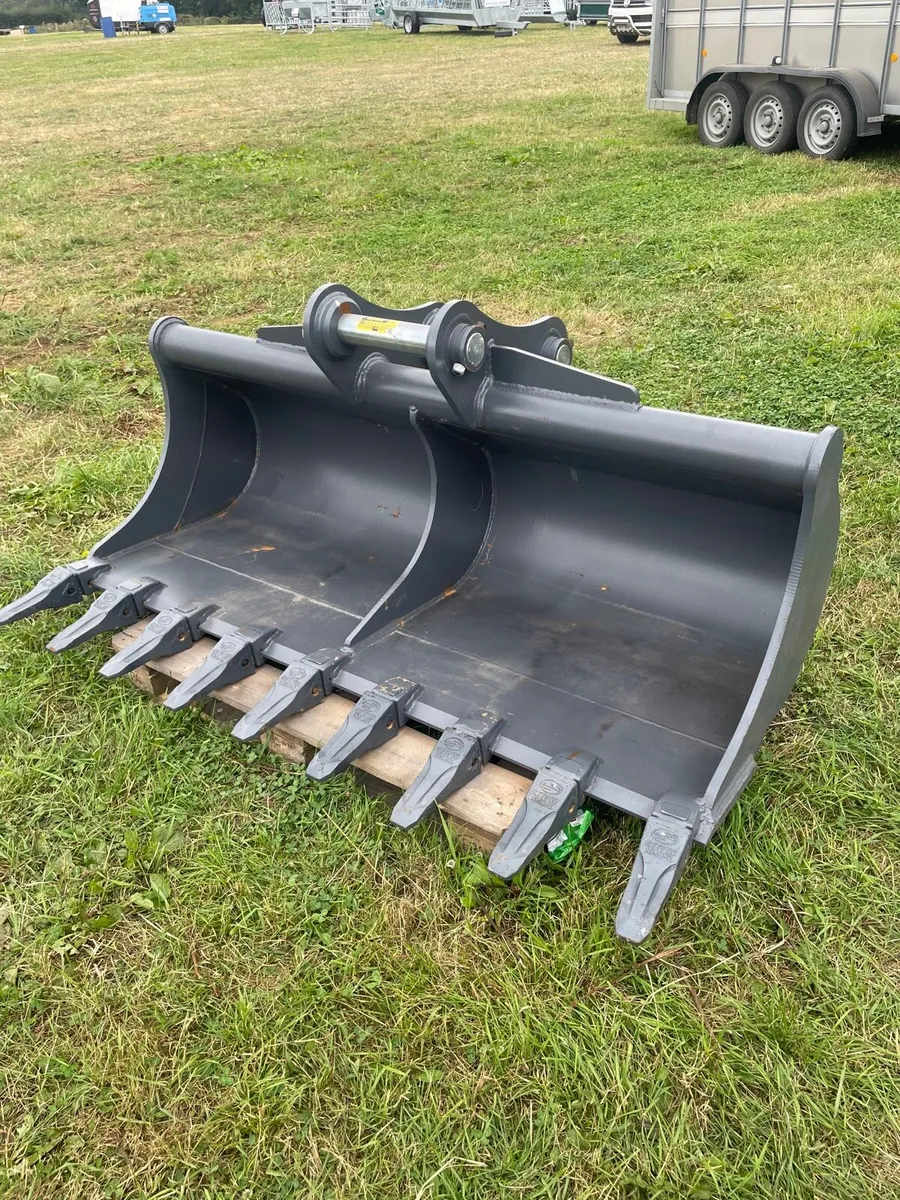 Strickland buckets - Image 3